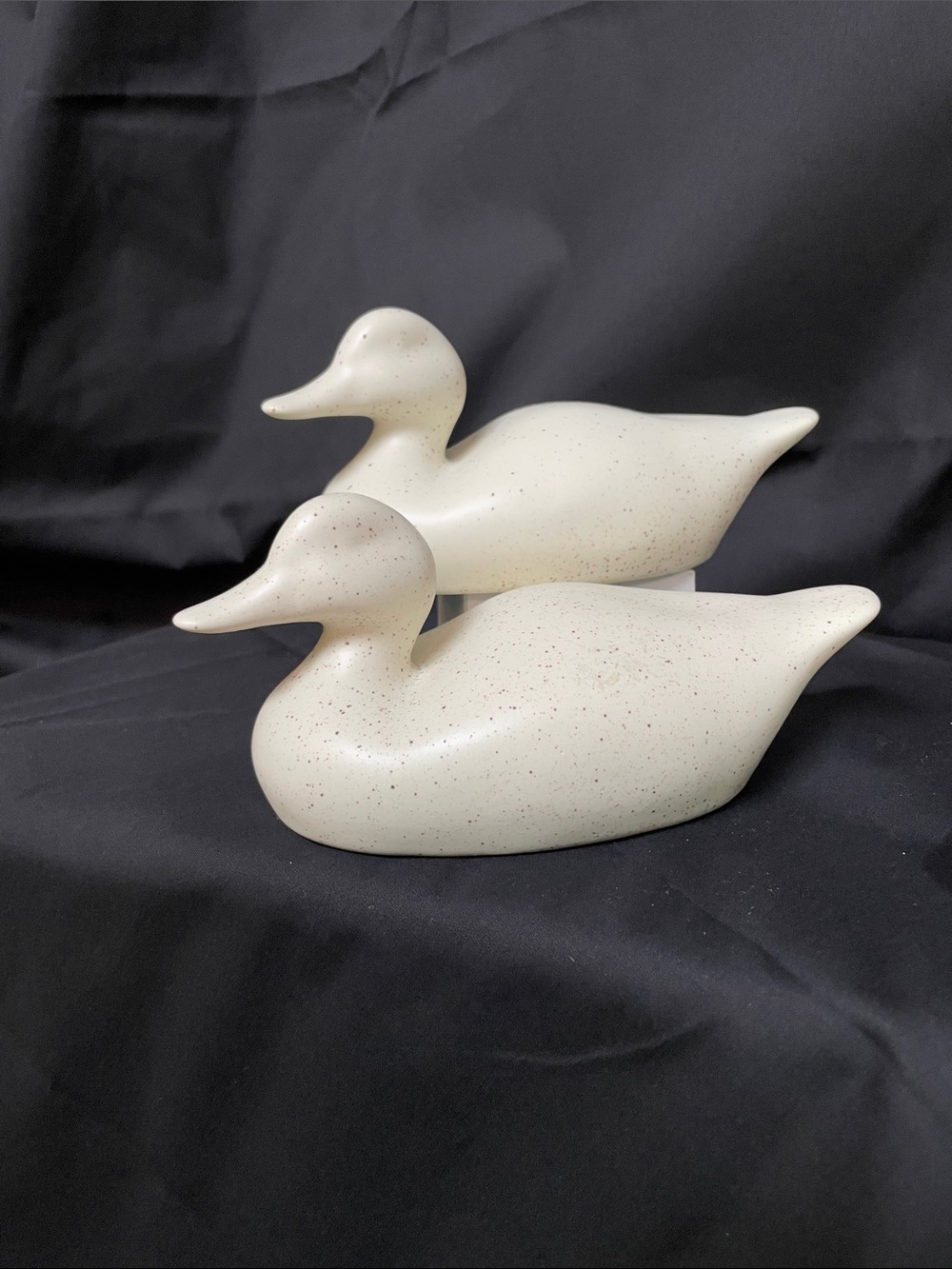 🦋 2 Vintage Speckled Cream Ceramic Duck Pair - Decorative Home Sculpture